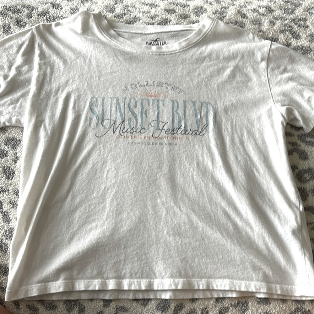 hollister cropped tee